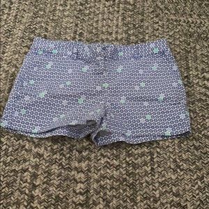 blue vineyard vines shorts.